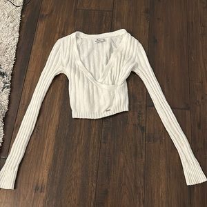 women’s  cropped hollister white sweater